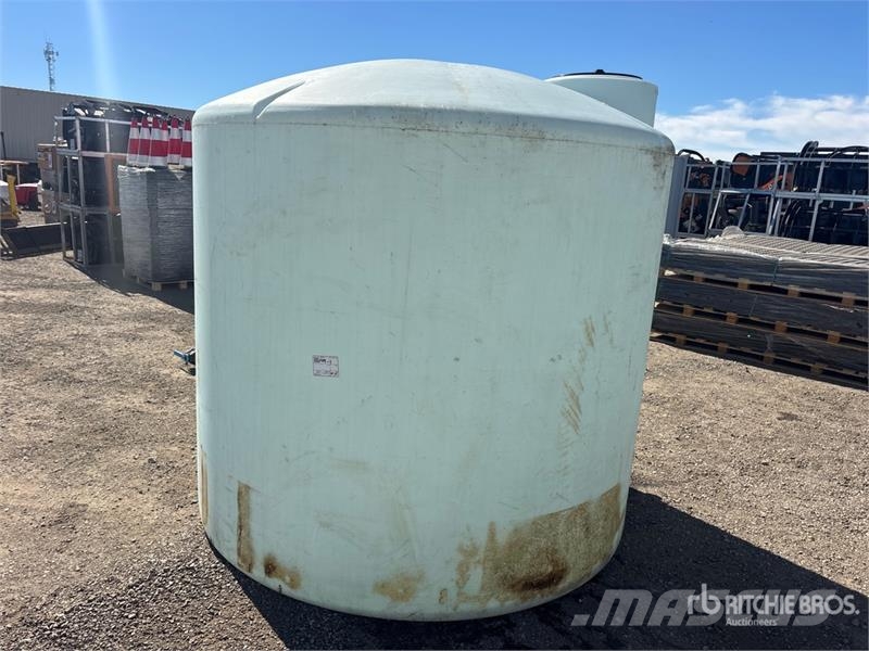  2100 gal Poly Tank Brændstof- og tilsætningstank.