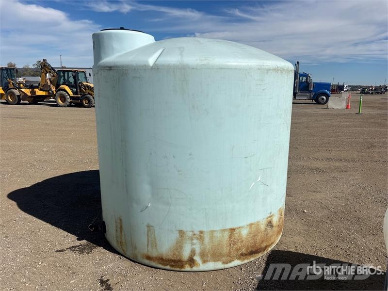  2100 gal Poly Tank Brændstof- og tilsætningstank.
