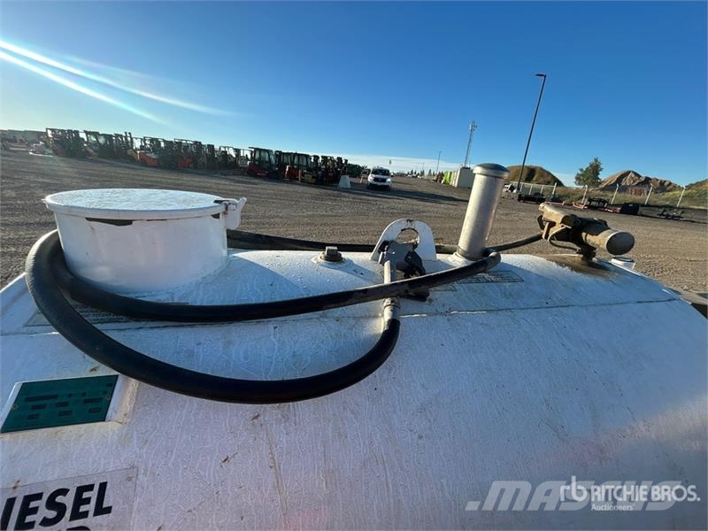 2200 L Steel Diesel Fuel Tank Üzemanyag- és adaléktartályok