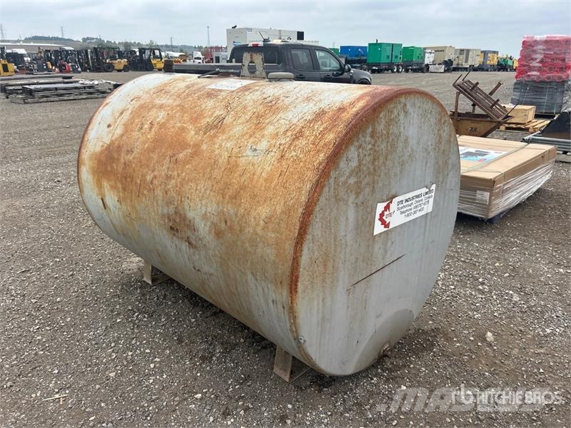2270 L Diesel Fuel Tank Polttoaine- ja lisäainesäiliöt