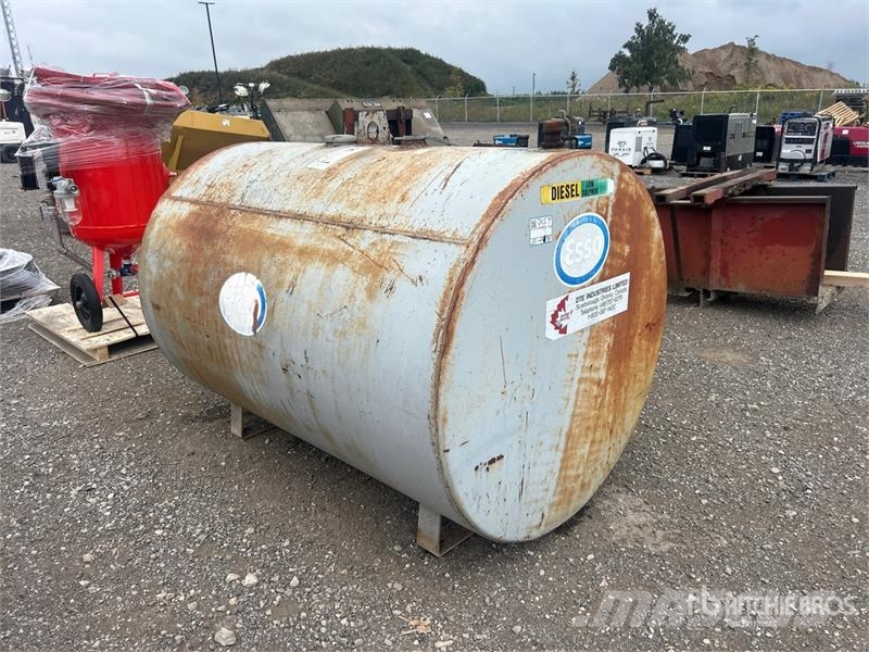 2270 L Diesel Fuel Tank Polttoaine- ja lisäainesäiliöt