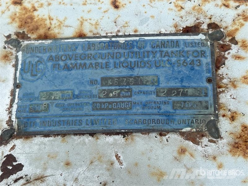 2270 L Diesel Fuel Tank Polttoaine- ja lisäainesäiliöt