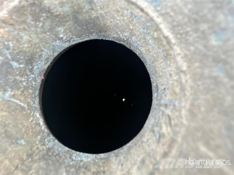 2270 L Diesel Fuel Tank Polttoaine- ja lisäainesäiliöt
