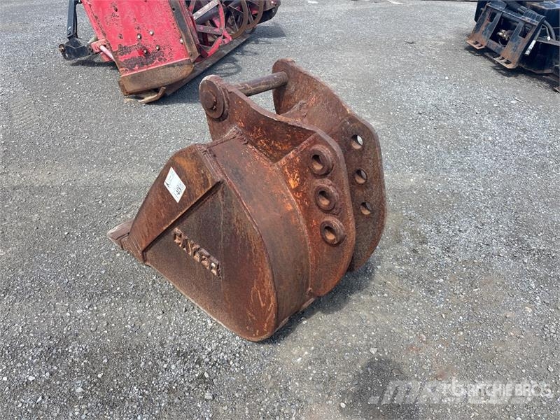  23 in Backhoe Loader Bucket Godet