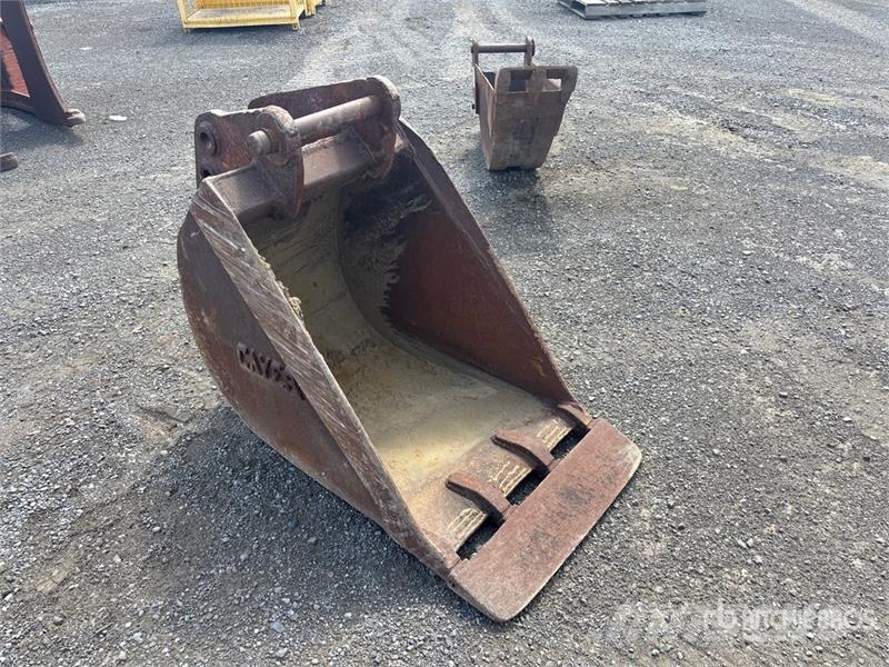  23 in Backhoe Loader Bucket Godet