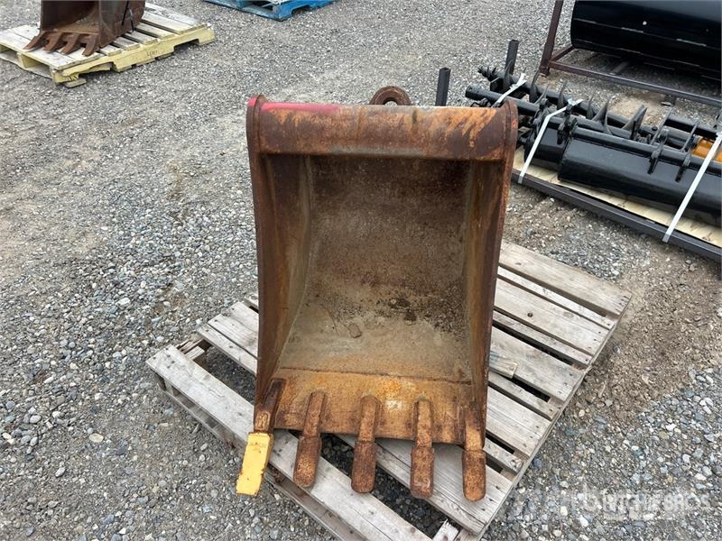 23 in Digging Bucket Godet