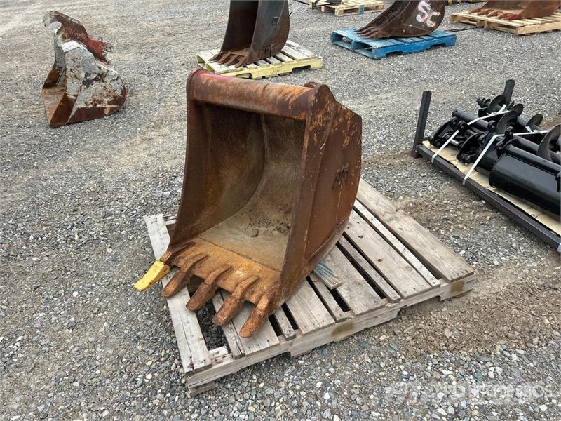 23 in Digging Bucket Godet