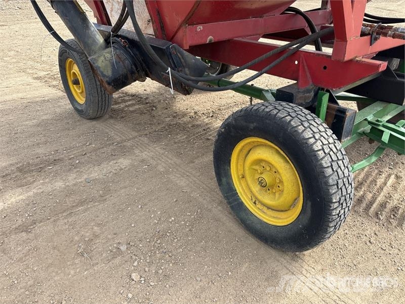 235 bu T/A Grain Wagon Viljavaunut