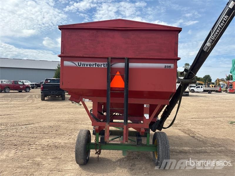 235 bu T/A Grain Wagon Viljavaunut