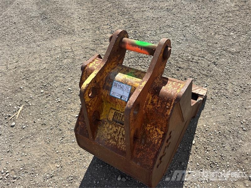 24 in Backhoe Rear Bucket Kanalak
