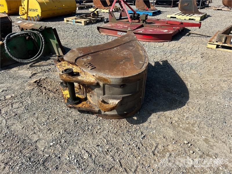 24 in Backhoe Rear Bucket Godet