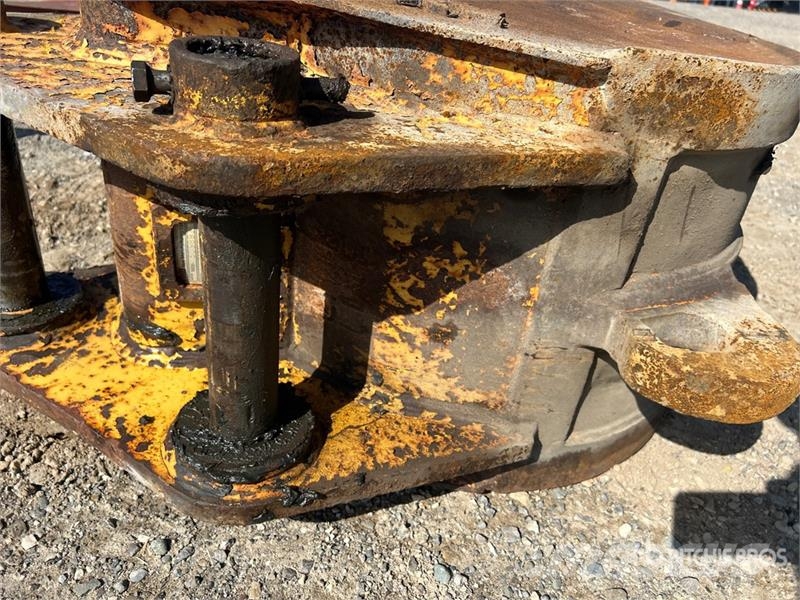 24 in Backhoe Rear Bucket Godet
