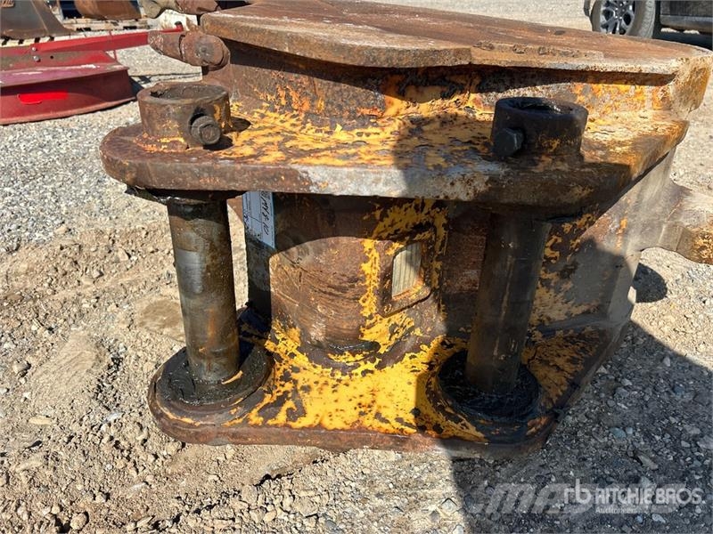 24 in Backhoe Rear Bucket Godet