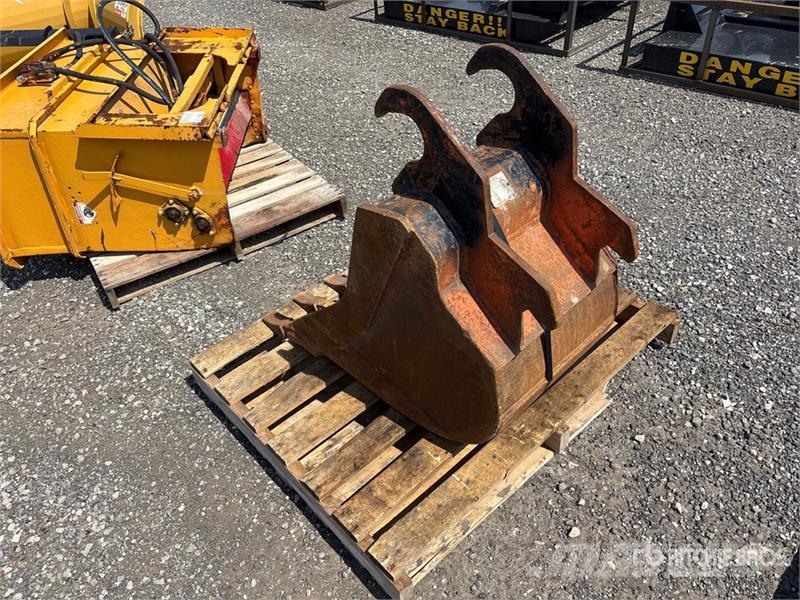 24 in Q/C Digging Excavator Bucket Godet