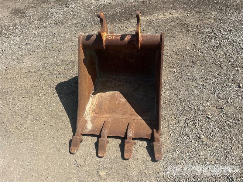 24 in Q/C Digging Excavator Bucket - Fits John Dee Godet