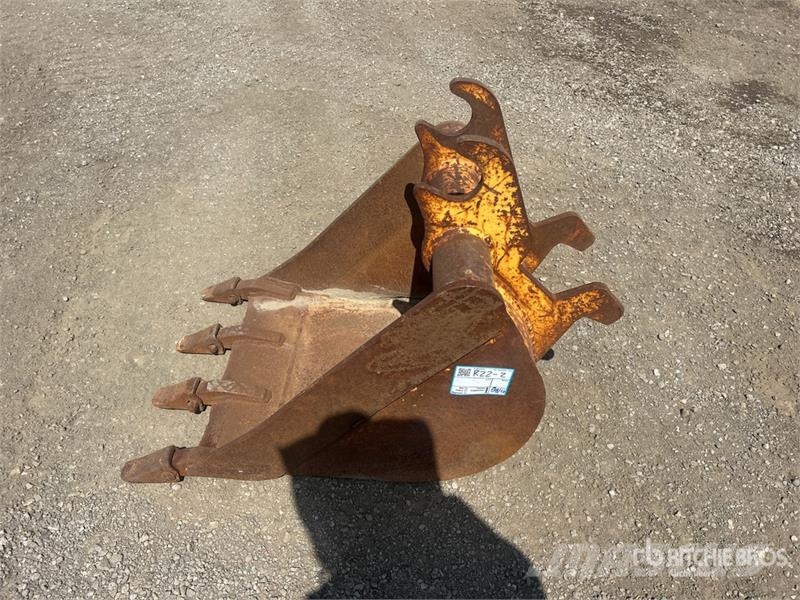24 in Q/C Digging Excavator Bucket - Fits John Dee Godet