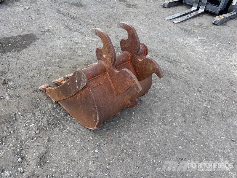 24 in Q/C Digging Excavator Bucket - Fits Kubota K 挖斗