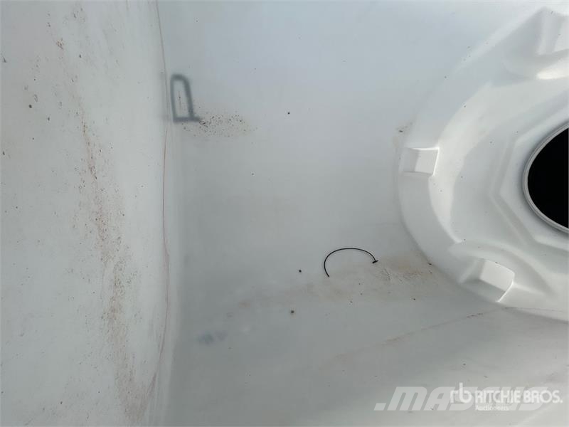 295 gal Water Tank صهاريج الوقود والصهاريج الإضافية