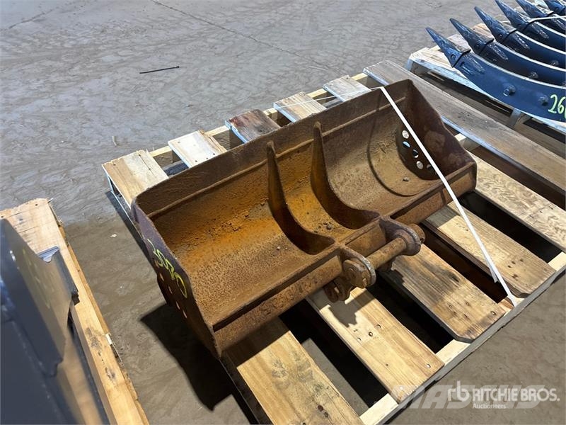 30 in Cleanup Excavator Bucket Buckets