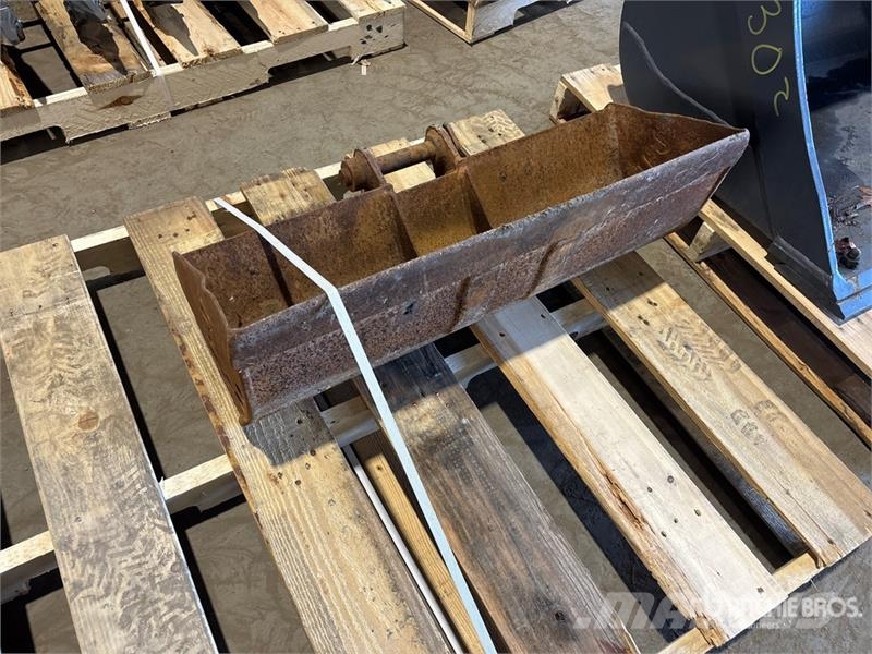 30 in Cleanup Excavator Bucket Buckets