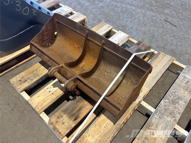 30 in Cleanup Excavator Bucket Buckets
