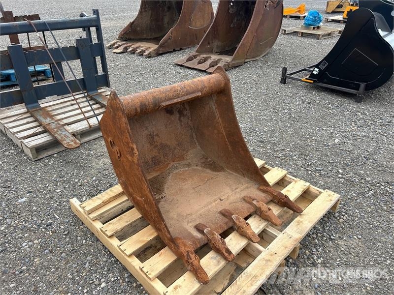30 in Digging Bucket Godet