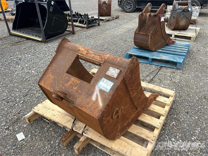 30 in Digging Bucket Godet