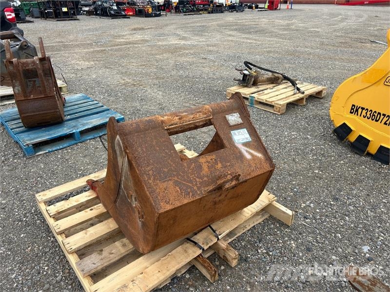 30 in Digging Bucket Godet