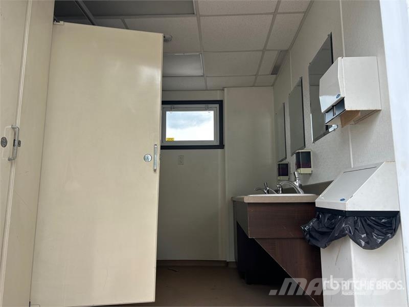 32 ft x 12 ft Tri/A Portable Toilet Drugi deli