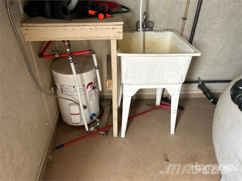 32 ft x 12 ft Tri/A Portable Toilet Drugi deli