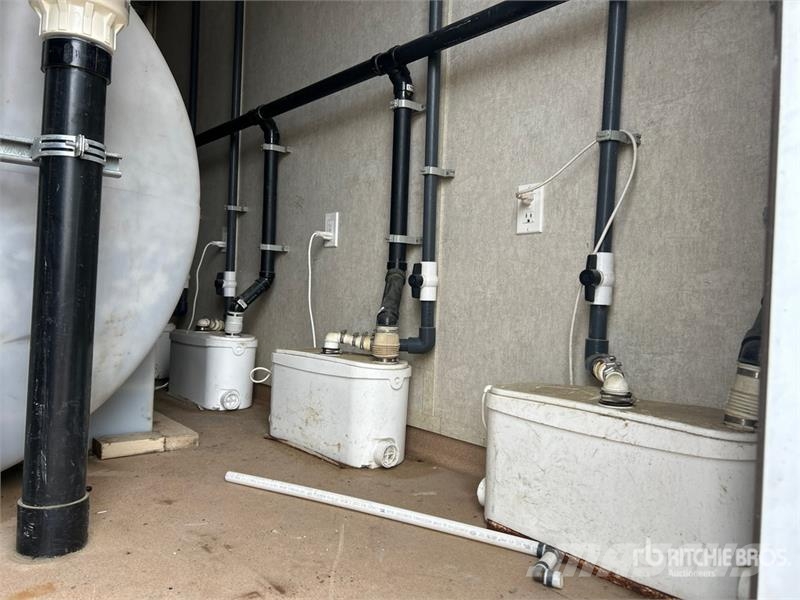 32 ft x 12 ft Tri/A Portable Toilet Drugi deli