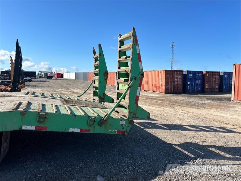 35 ft Tri/A Equipment Trailer Ремаркета за превоз на автомобили