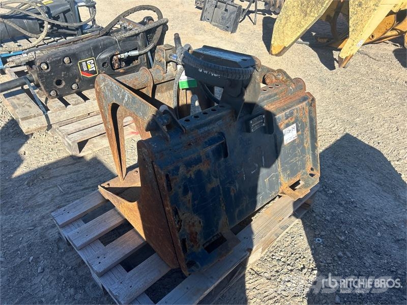 35 in Skid Steer Grapple Bucket Pinze