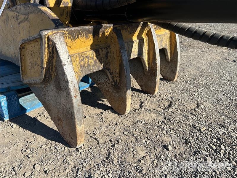  36 in Excavator Thumb Buckets