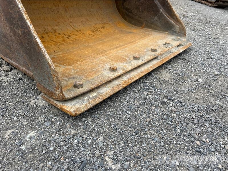  36 in Q/C Cleanup Excavator Bucket - Fits Kubota K Ковші