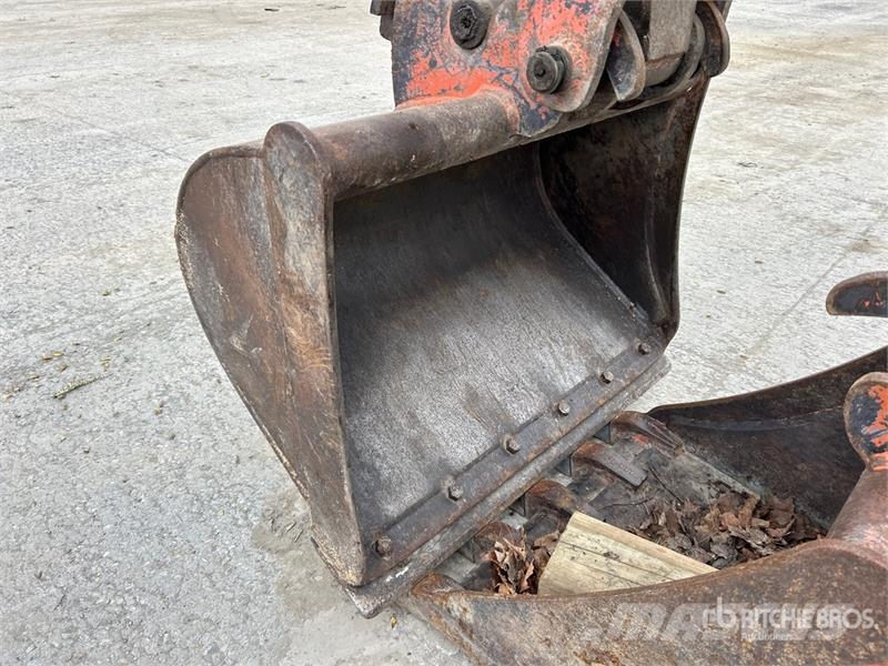  36 in Q/C Cleanup Excavator Bucket - Fits Kubota K 挖斗