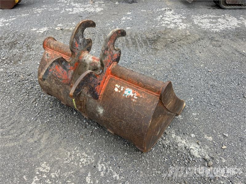  36 in Q/C Cleanup Excavator Bucket - Fits Kubota K Ковші
