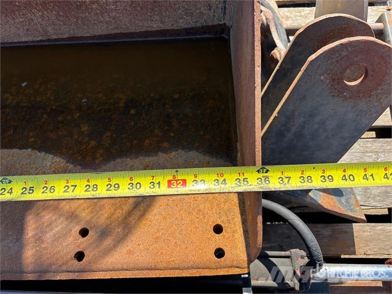 36 in Skid Steer Bucket Buckets