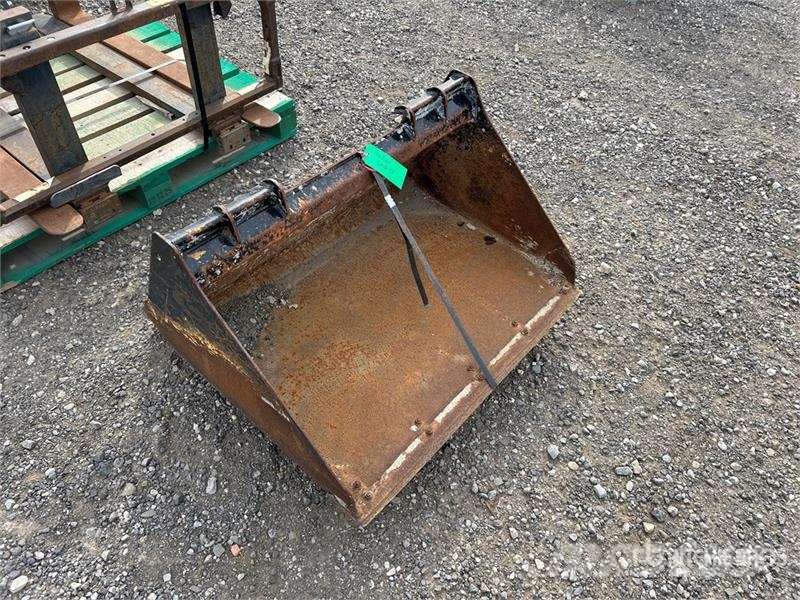  36 in Skid Steer Bucket دلاء