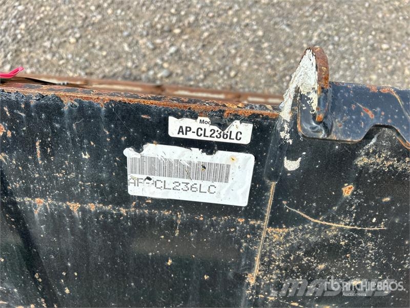  36 in Skid Steer Bucket دلاء