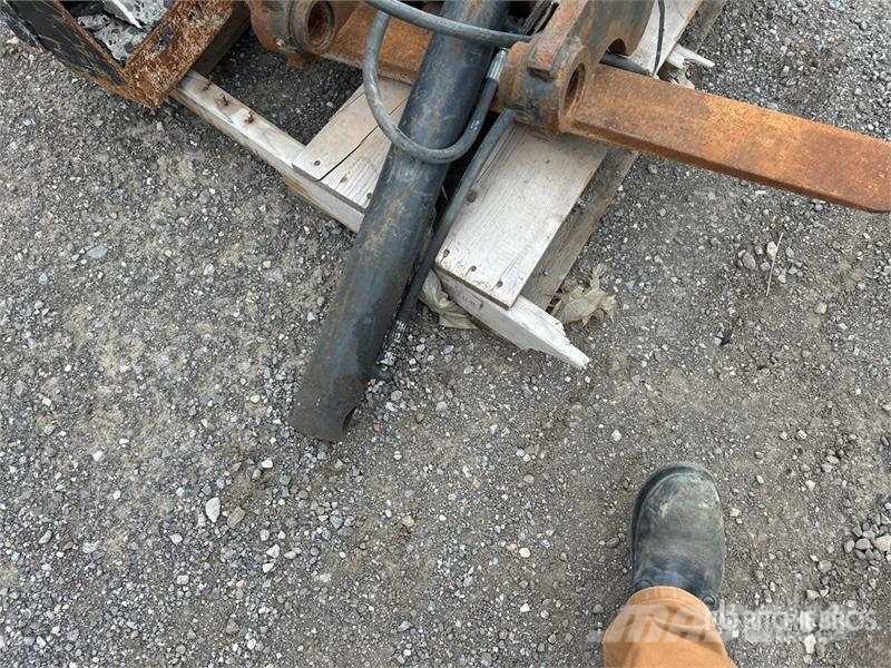 36 in Skid Steer Forks Вили