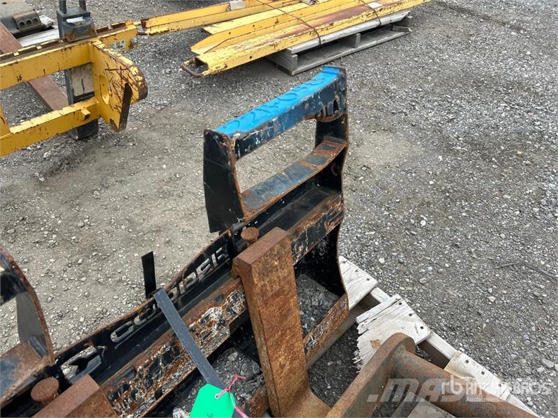 36 in Skid Steer Forks Вили