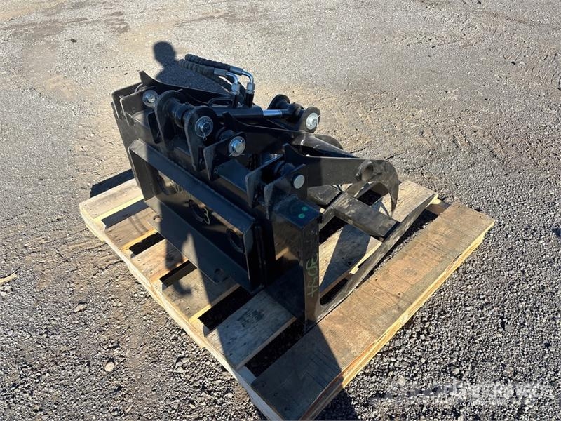  36 in Skid Steer Grapple (Unused) خطاطيف