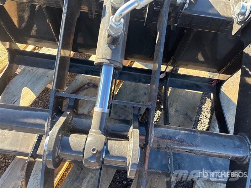  36 in Skid Steer Grapple (Unused) خطاطيف