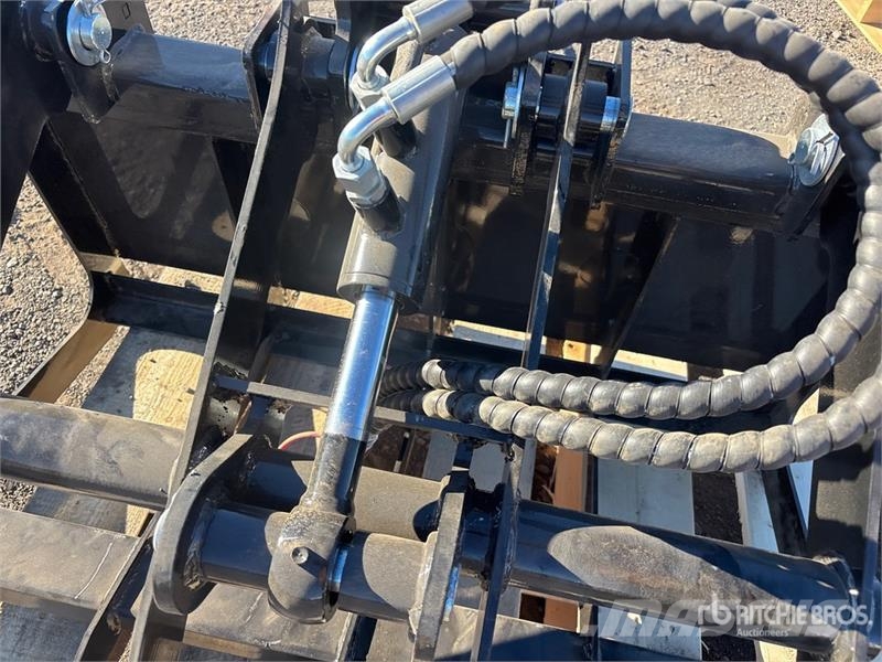  36 in Skid Steer Grapple (Unused) خطاطيف