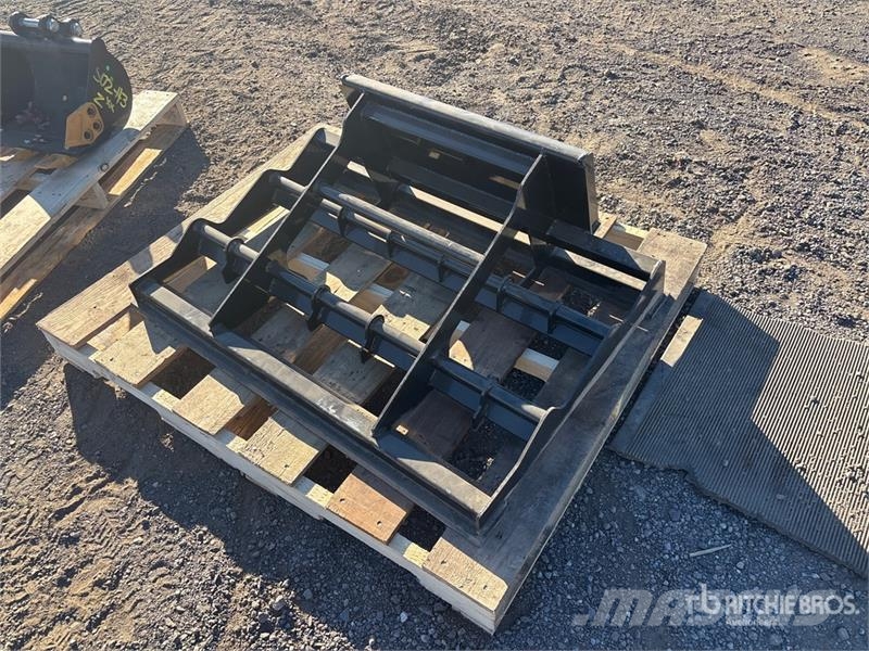  38 in Skid steer Land Leveler (Unused) مداحل