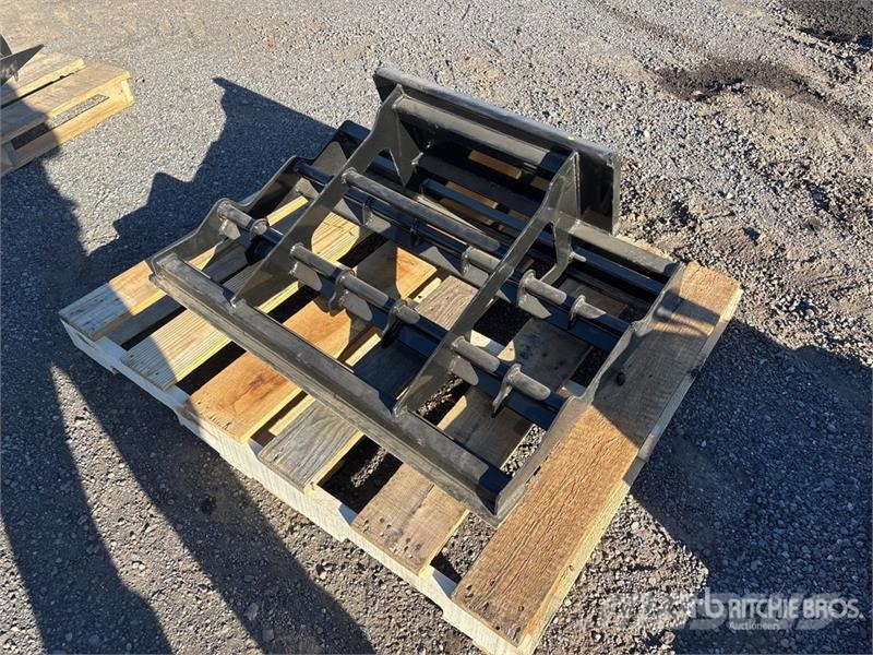  38 in Skid steer Land Leveler (Unused) مداحل