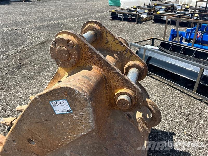 39 in Q/C Digging Bucket - Fits Cat 321C Godet