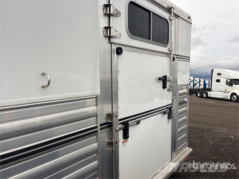 4-Star 12 ft T/A Horse Trailer Dyretransport tilhenger