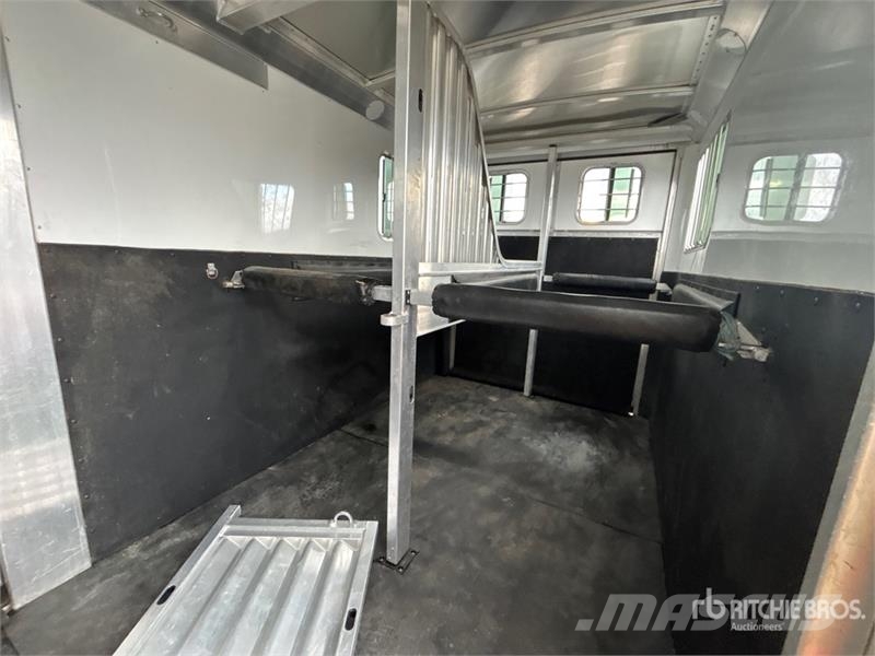 4-Star 12 ft T/A Horse Trailer Dyretransport tilhenger